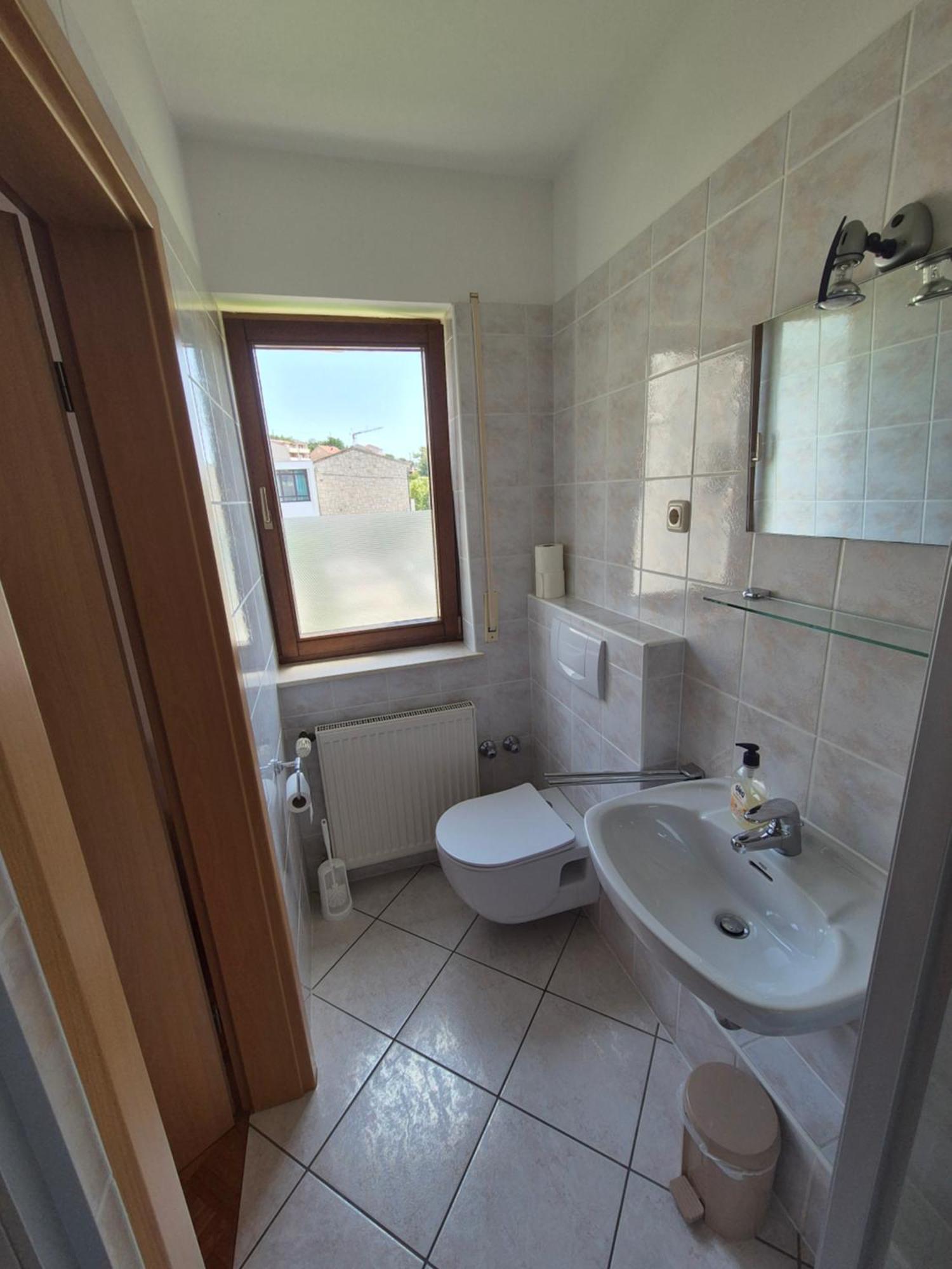 Apartments And Rooms Mamic Dugi Rat Exterior photo