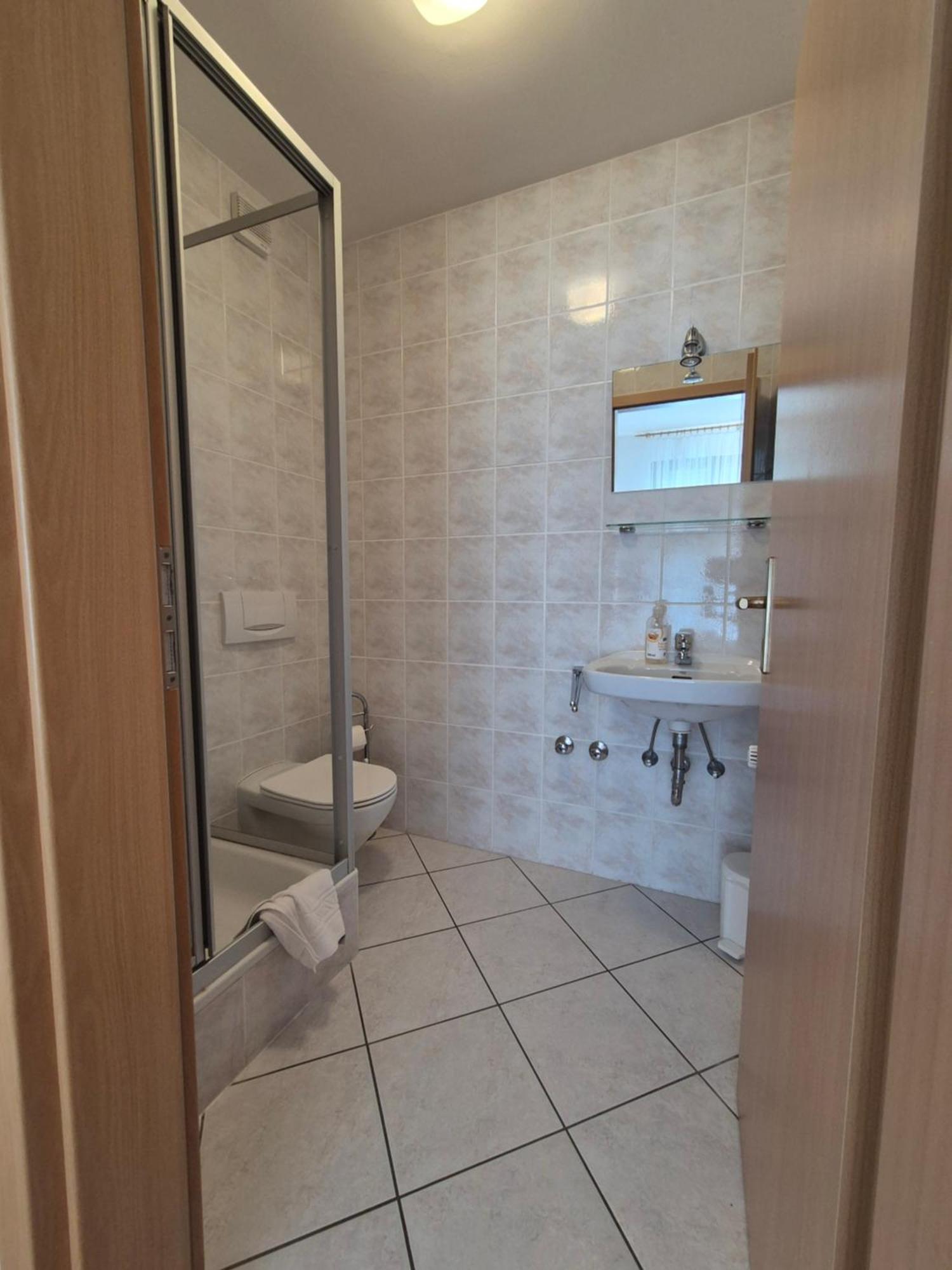 Apartments And Rooms Mamic Dugi Rat Exterior photo