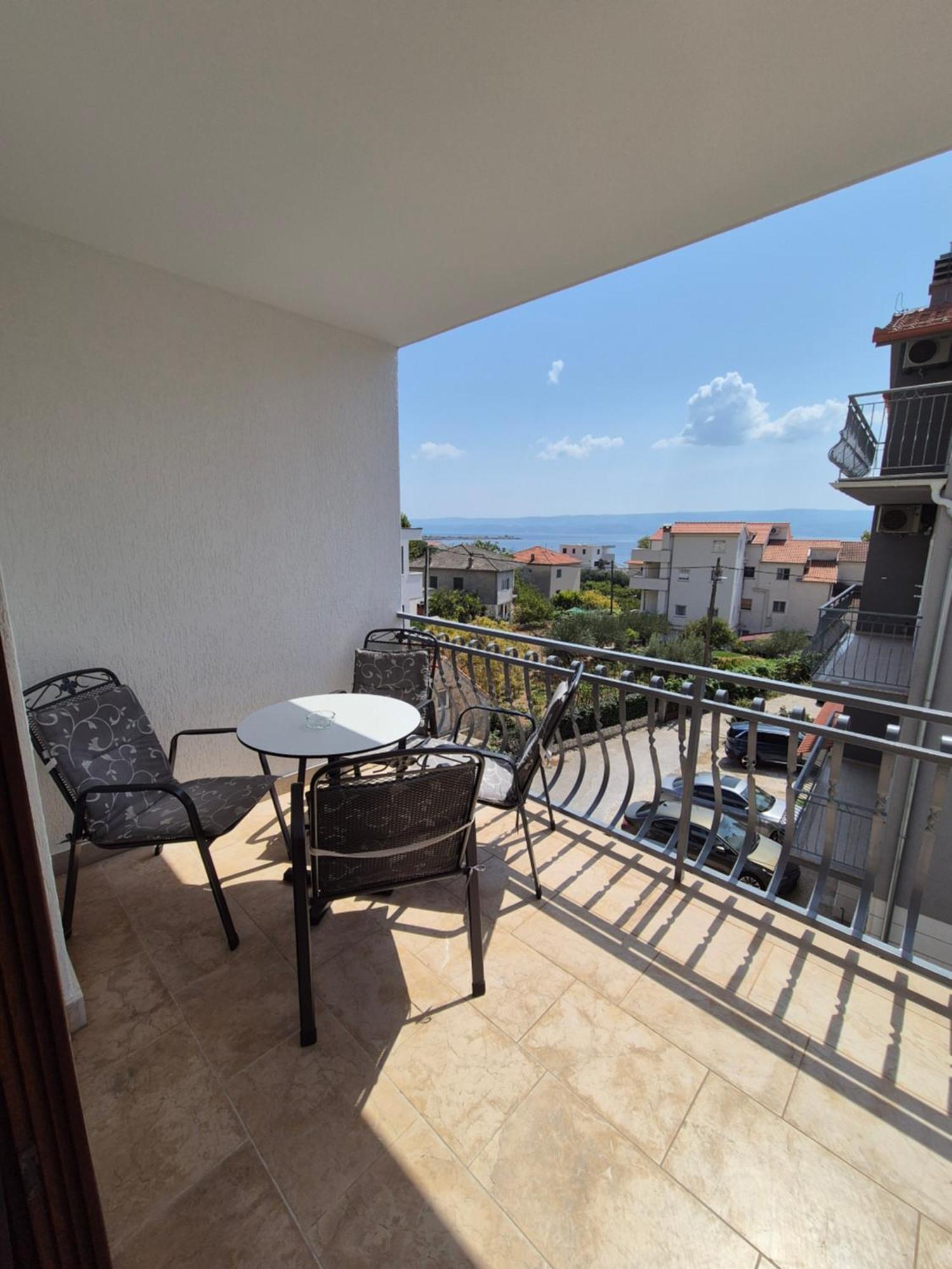 Apartments And Rooms Mamic Dugi Rat Exterior photo