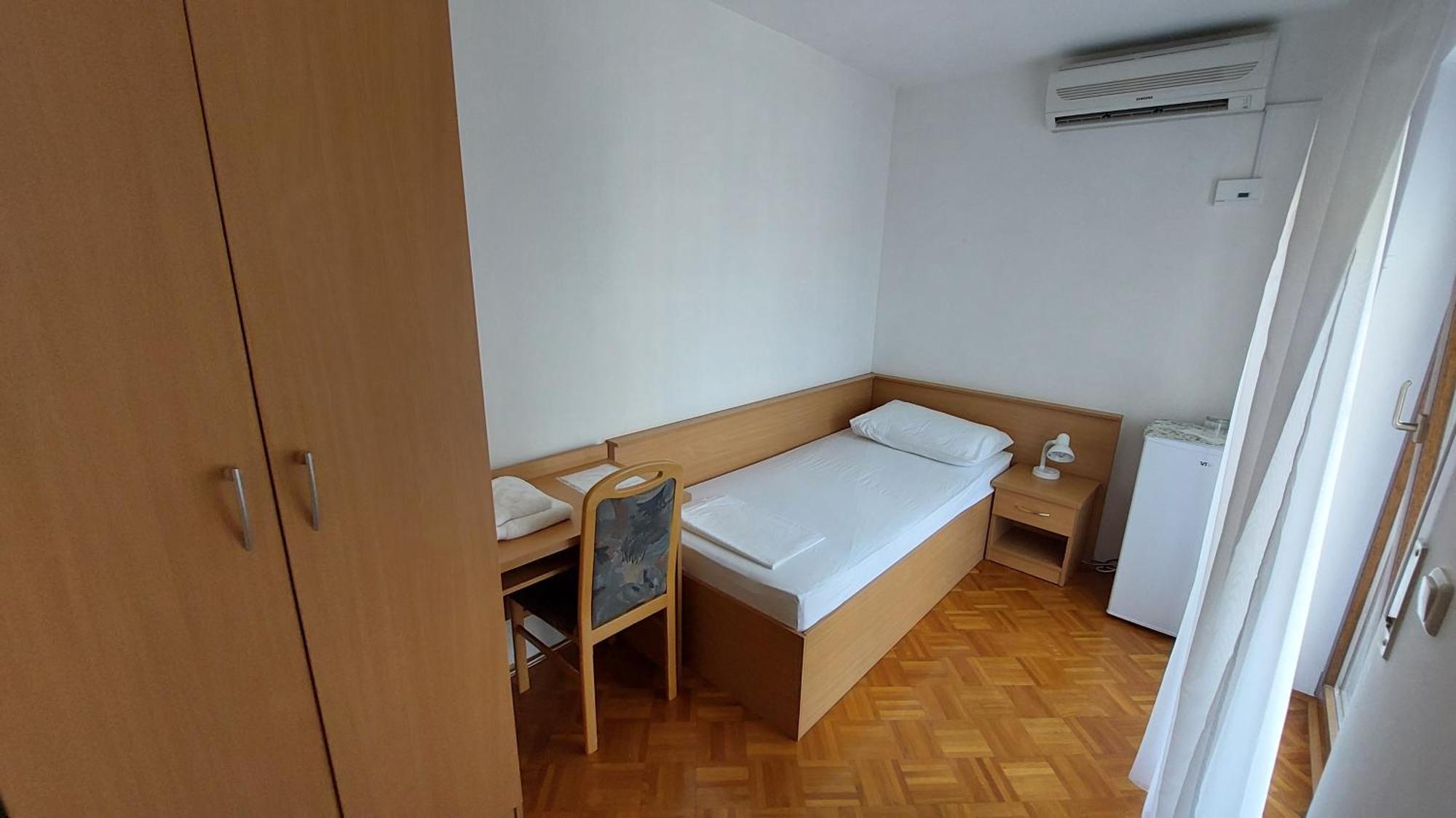 Apartments And Rooms Mamic Dugi Rat Exterior photo