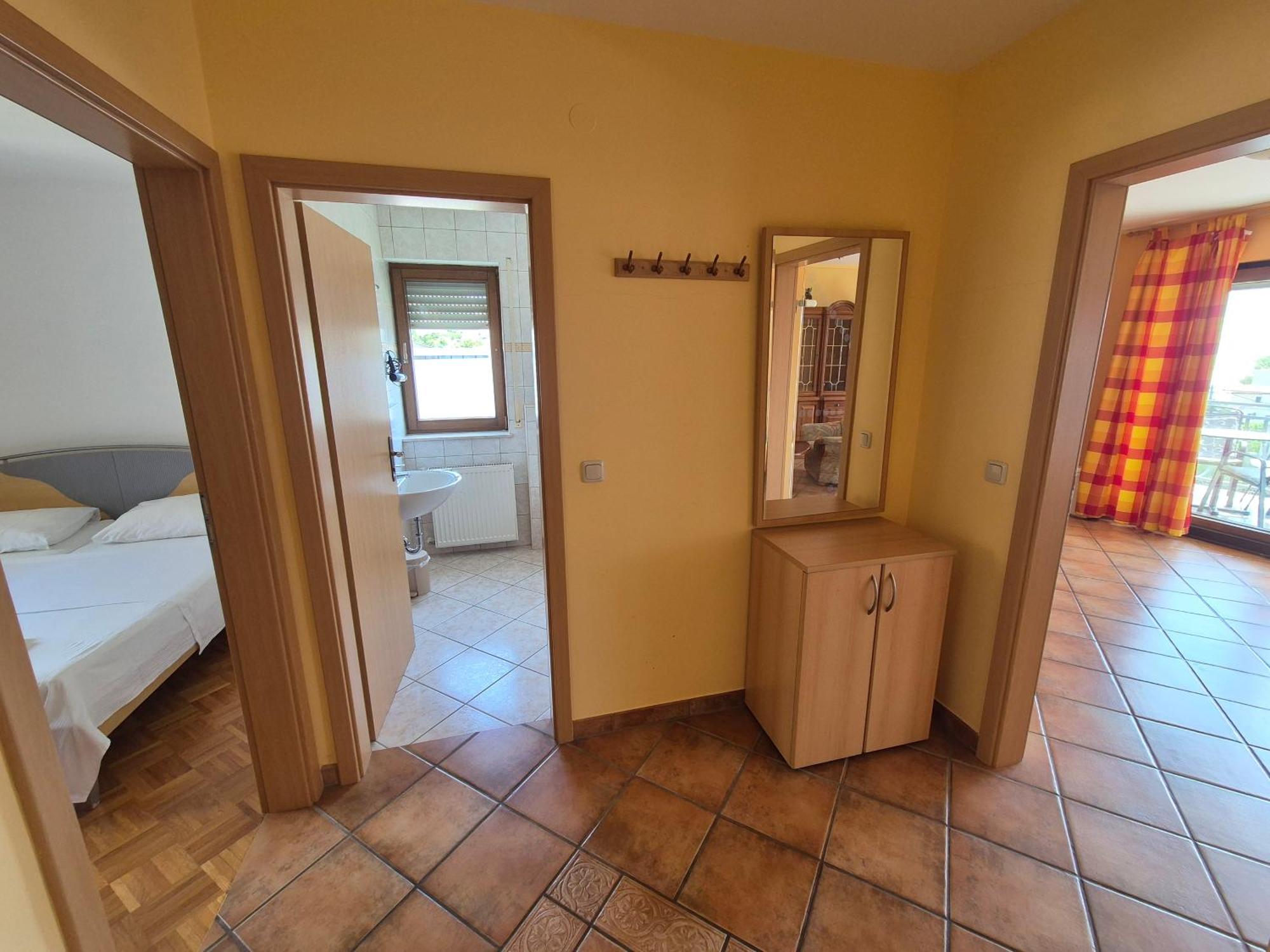 Apartments And Rooms Mamic Dugi Rat Exterior photo