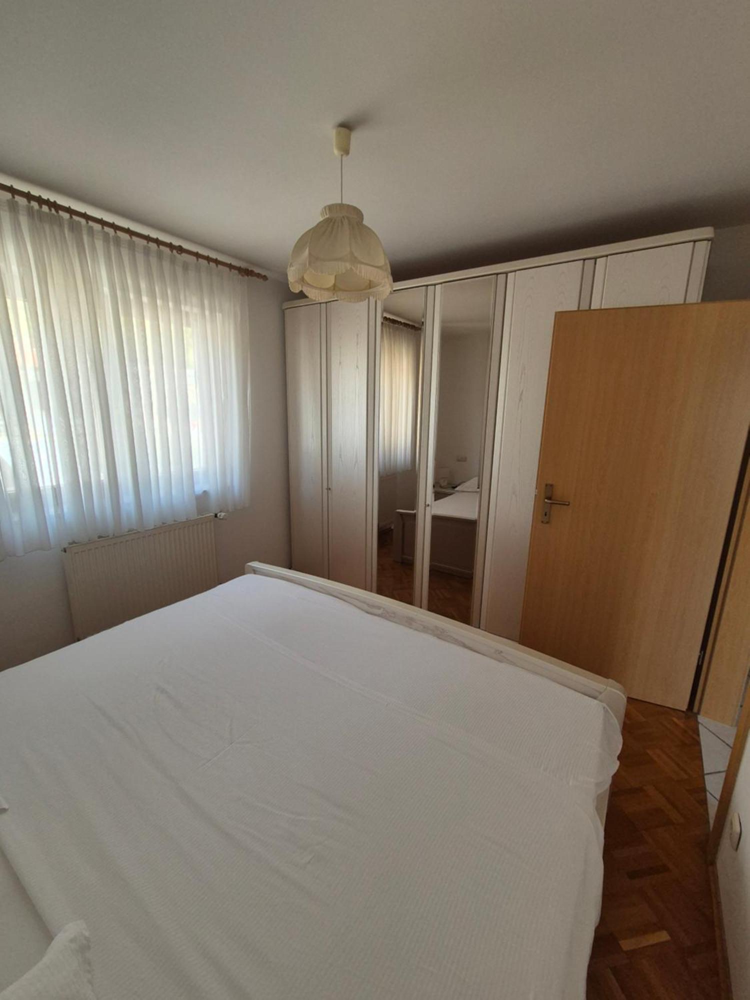 Apartments And Rooms Mamic Dugi Rat Exterior photo