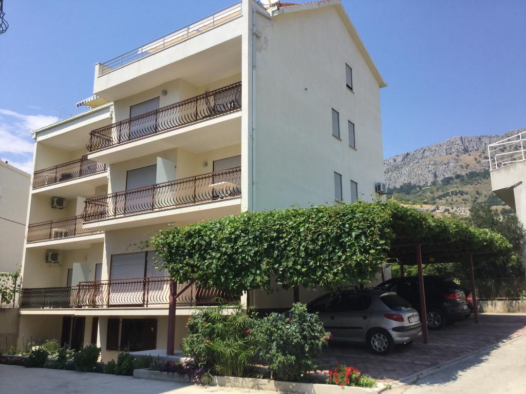 Apartments And Rooms Mamic Dugi Rat Exterior photo