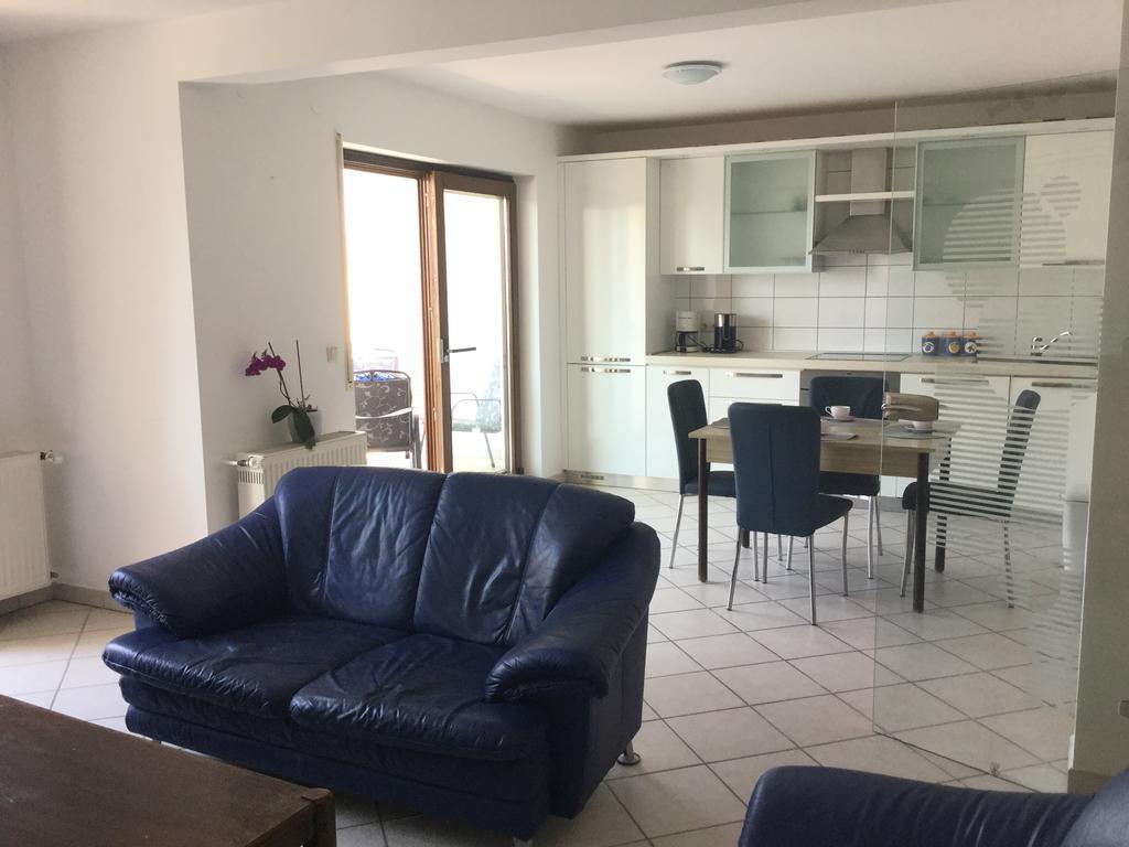 Apartments And Rooms Mamic Dugi Rat Exterior photo